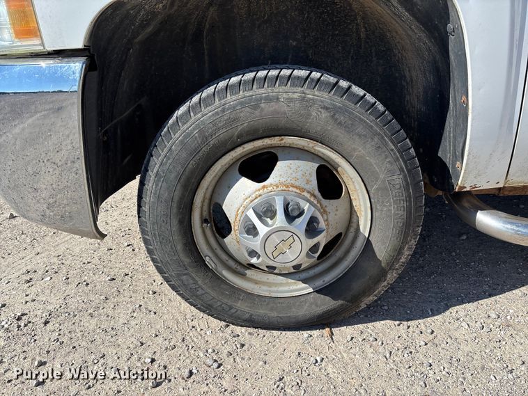 image for item FG0189 2008 Chevrolet Silverado 2500 utility bed pickup truck