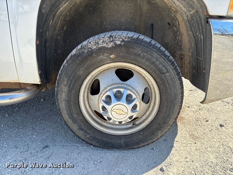 image for item FG0189 2008 Chevrolet Silverado 2500 utility bed pickup truck