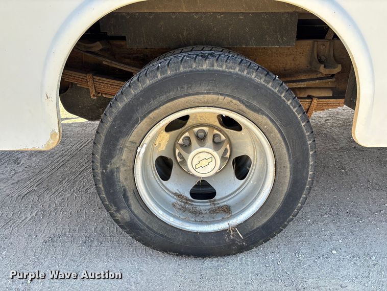 image for item FG0189 2008 Chevrolet Silverado 2500 utility bed pickup truck