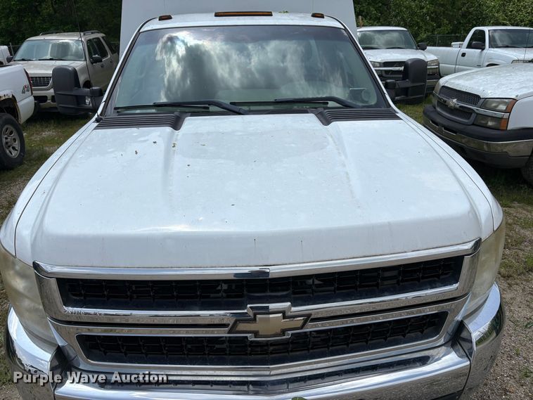 image for item FG0189 2008 Chevrolet Silverado 2500 utility bed pickup truck