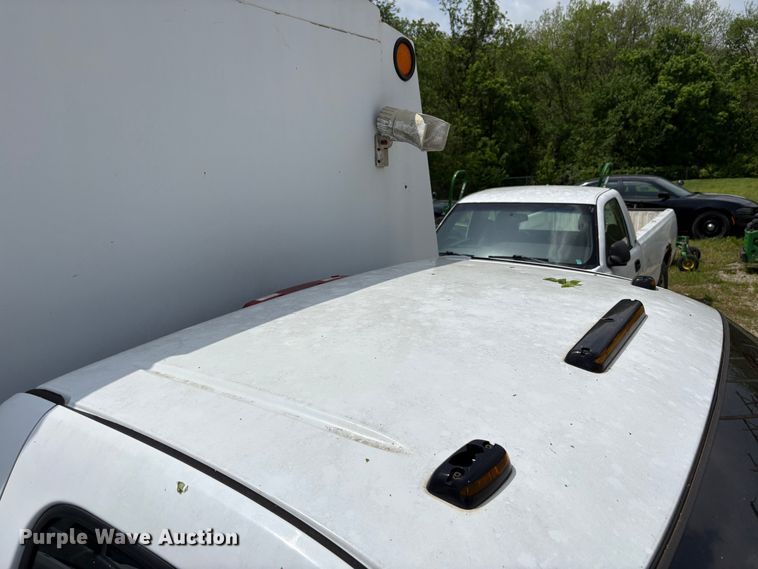 image for item FG0189 2008 Chevrolet Silverado 2500 utility bed pickup truck