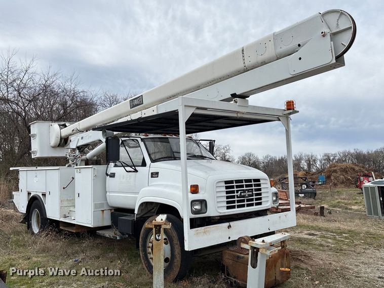 image for item FG0191 2002 Chevrolet C7 bucket truck