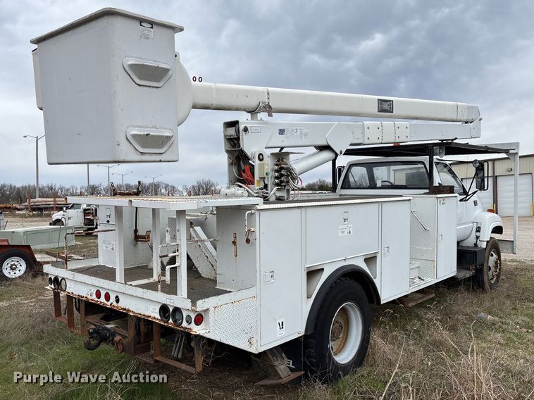 image for item FG0191 2002 Chevrolet C7 bucket truck