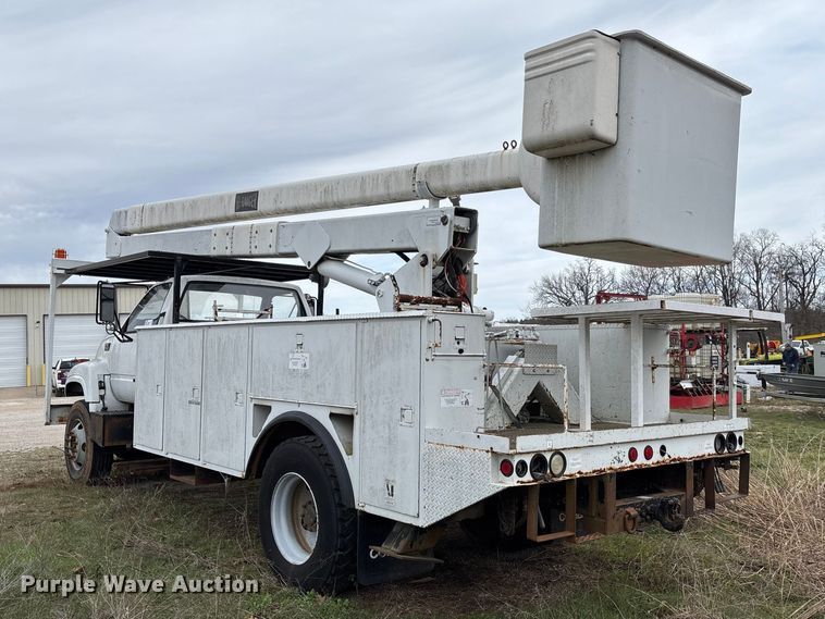 image for item FG0191 2002 Chevrolet C7 bucket truck