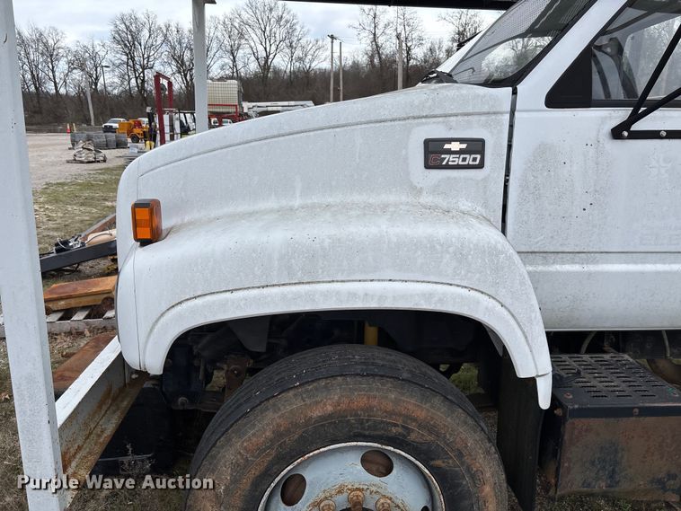 image for item FG0191 2002 Chevrolet C7 bucket truck