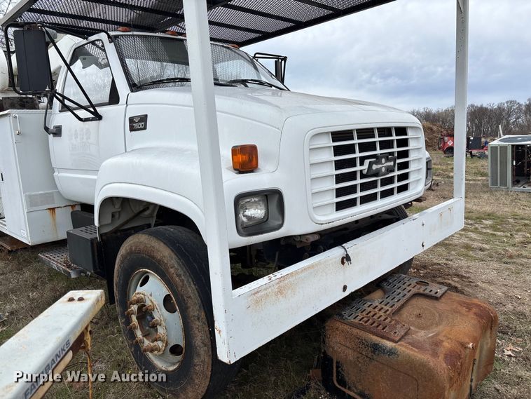 image for item FG0191 2002 Chevrolet C7 bucket truck