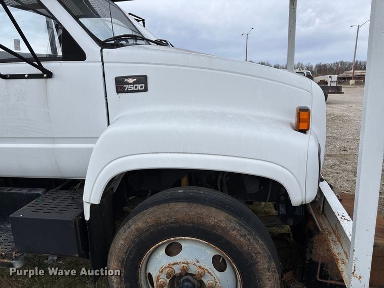 image for item FG0191 2002 Chevrolet C7 bucket truck