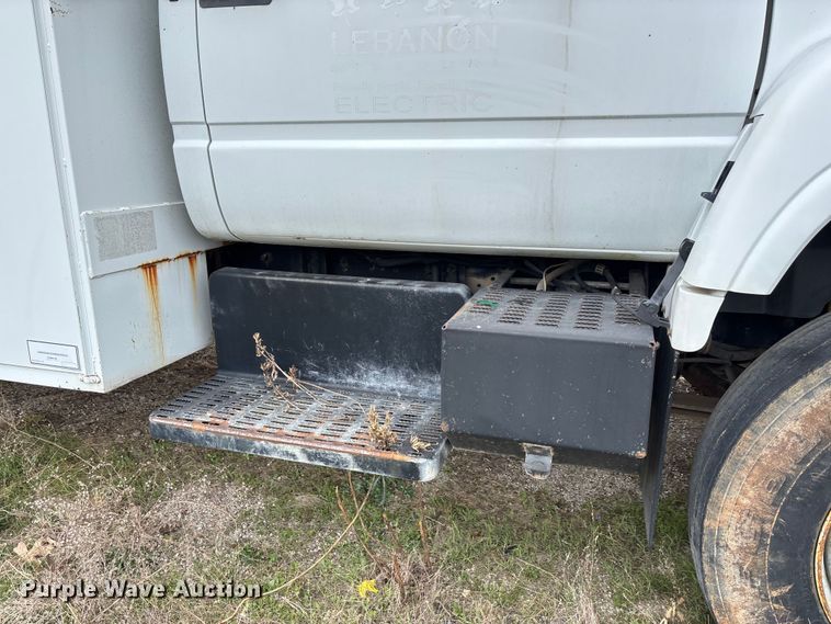 image for item FG0191 2002 Chevrolet C7 bucket truck