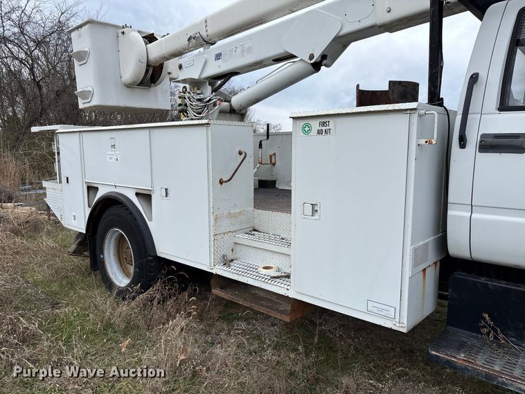 image for item FG0191 2002 Chevrolet C7 bucket truck