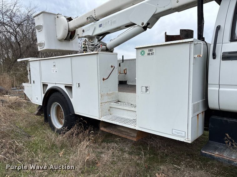 image for item FG0191 2002 Chevrolet C7 bucket truck