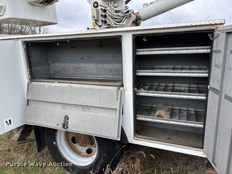 image for item FG0191 2002 Chevrolet C7 bucket truck