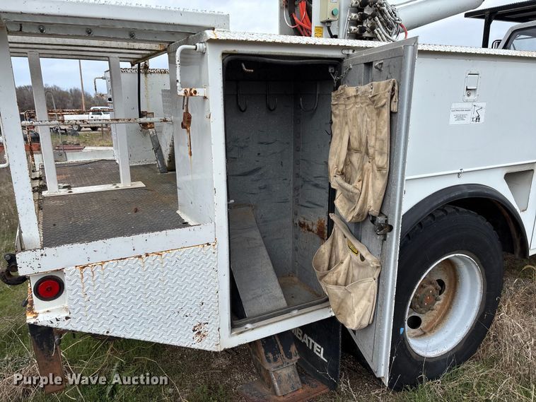 image for item FG0191 2002 Chevrolet C7 bucket truck
