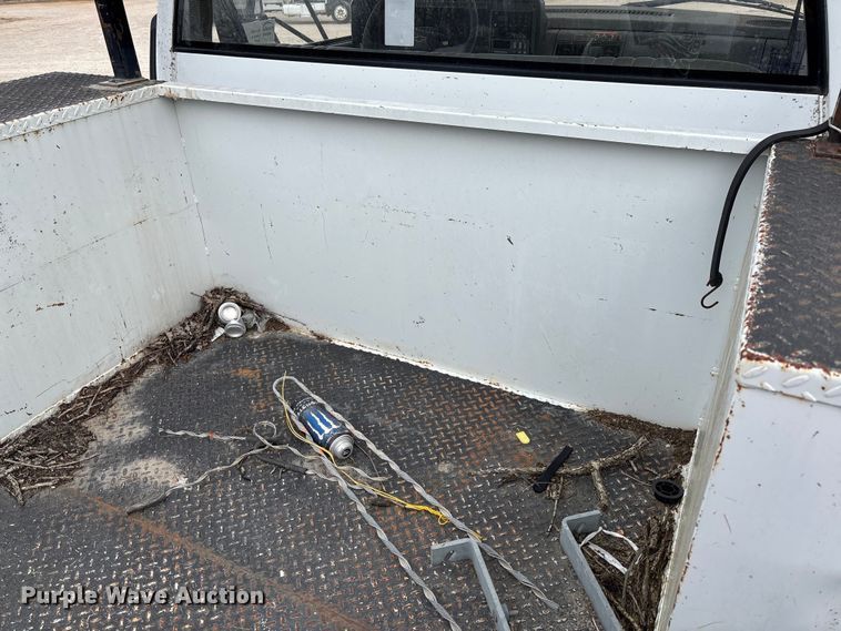 image for item FG0191 2002 Chevrolet C7 bucket truck