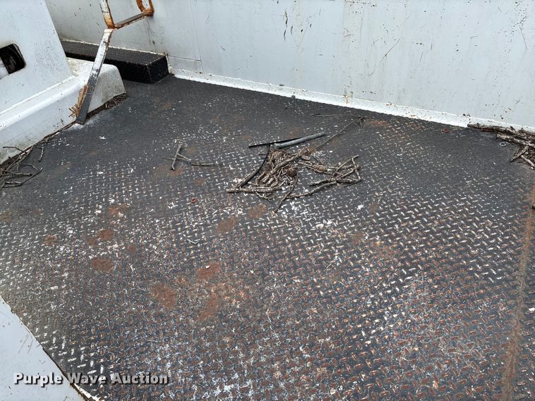 image for item FG0191 2002 Chevrolet C7 bucket truck