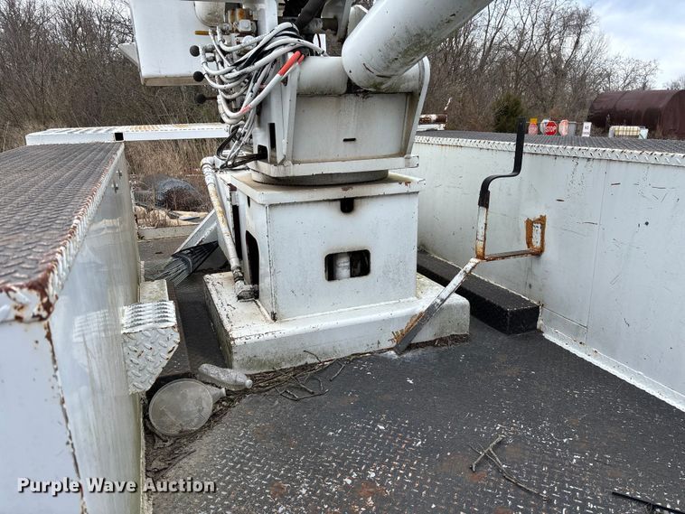 image for item FG0191 2002 Chevrolet C7 bucket truck