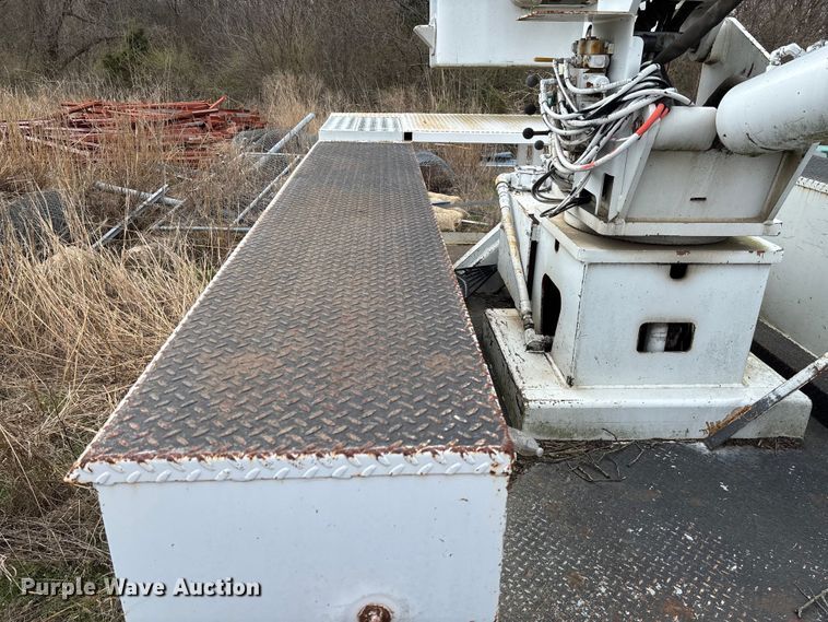 image for item FG0191 2002 Chevrolet C7 bucket truck