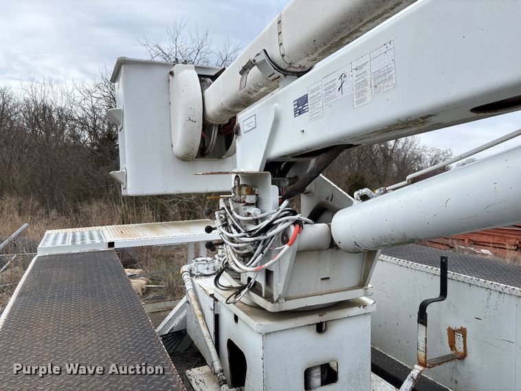 image for item FG0191 2002 Chevrolet C7 bucket truck