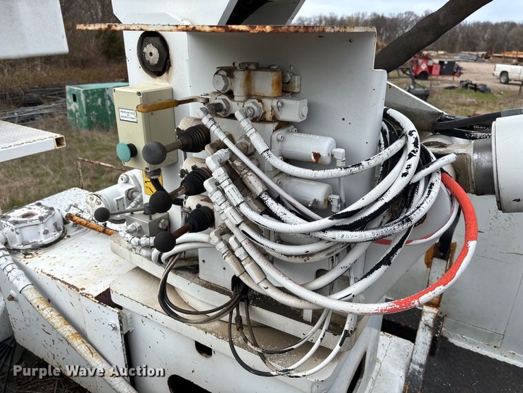 image for item FG0191 2002 Chevrolet C7 bucket truck