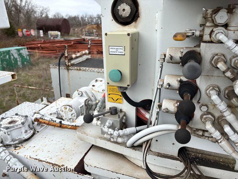 image for item FG0191 2002 Chevrolet C7 bucket truck