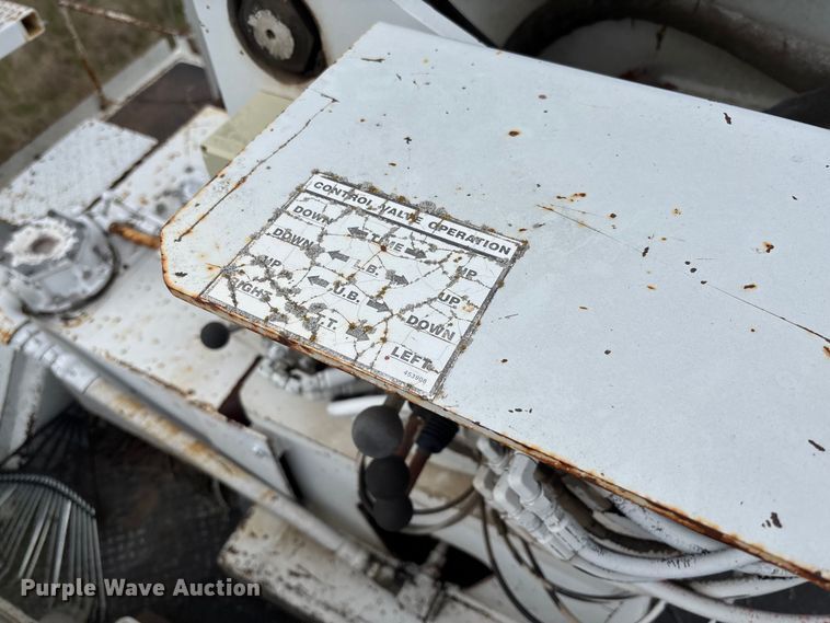 image for item FG0191 2002 Chevrolet C7 bucket truck