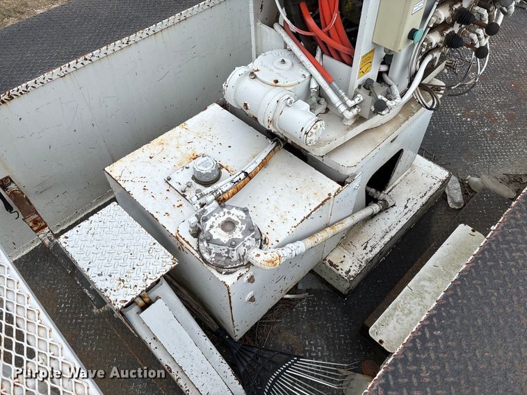 image for item FG0191 2002 Chevrolet C7 bucket truck