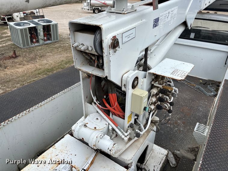 image for item FG0191 2002 Chevrolet C7 bucket truck