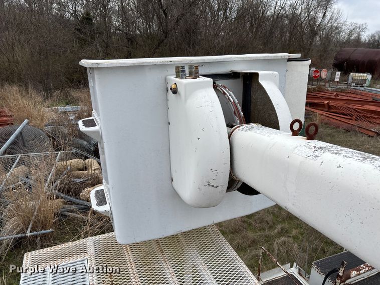 image for item FG0191 2002 Chevrolet C7 bucket truck