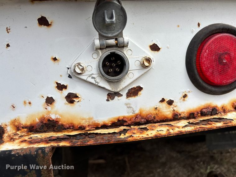 image for item FG0191 2002 Chevrolet C7 bucket truck