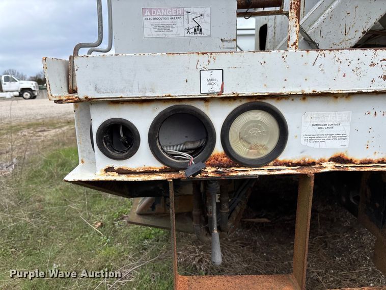 image for item FG0191 2002 Chevrolet C7 bucket truck