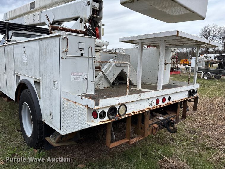 image for item FG0191 2002 Chevrolet C7 bucket truck