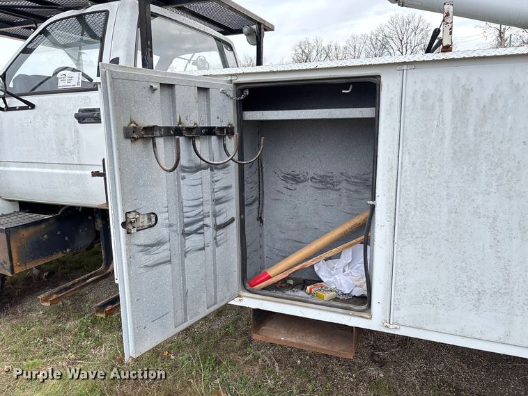 image for item FG0191 2002 Chevrolet C7 bucket truck
