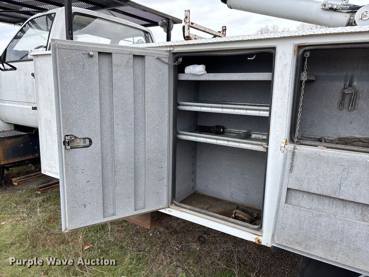 image for item FG0191 2002 Chevrolet C7 bucket truck