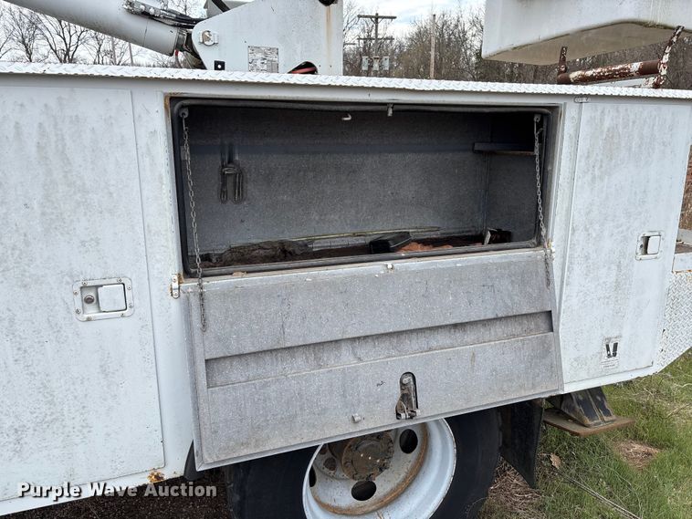 image for item FG0191 2002 Chevrolet C7 bucket truck