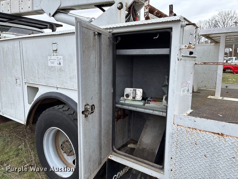 image for item FG0191 2002 Chevrolet C7 bucket truck