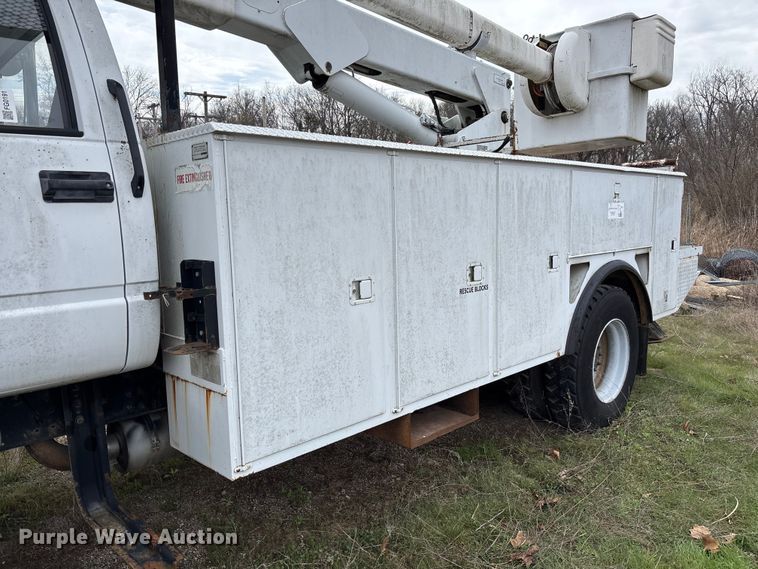 image for item FG0191 2002 Chevrolet C7 bucket truck
