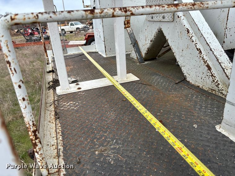 image for item FG0191 2002 Chevrolet C7 bucket truck