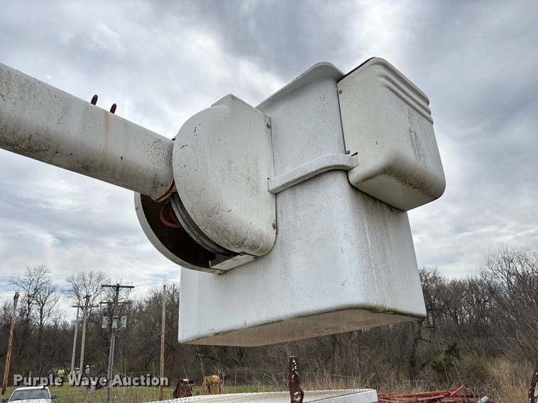 image for item FG0191 2002 Chevrolet C7 bucket truck