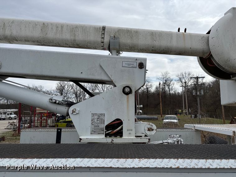 image for item FG0191 2002 Chevrolet C7 bucket truck