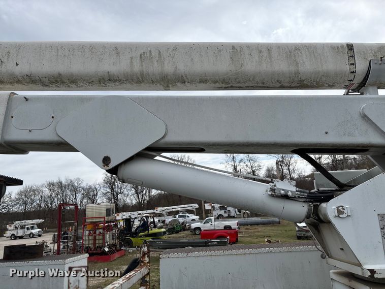 image for item FG0191 2002 Chevrolet C7 bucket truck