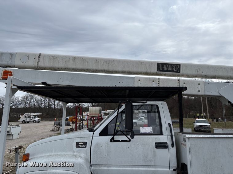 image for item FG0191 2002 Chevrolet C7 bucket truck