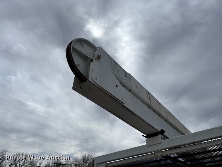 image for item FG0191 2002 Chevrolet C7 bucket truck