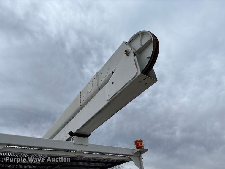 image for item FG0191 2002 Chevrolet C7 bucket truck