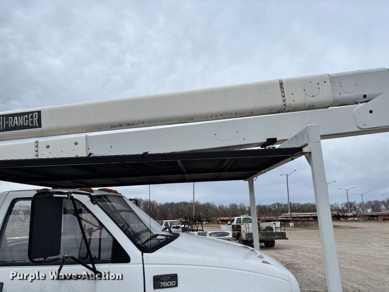 image for item FG0191 2002 Chevrolet C7 bucket truck