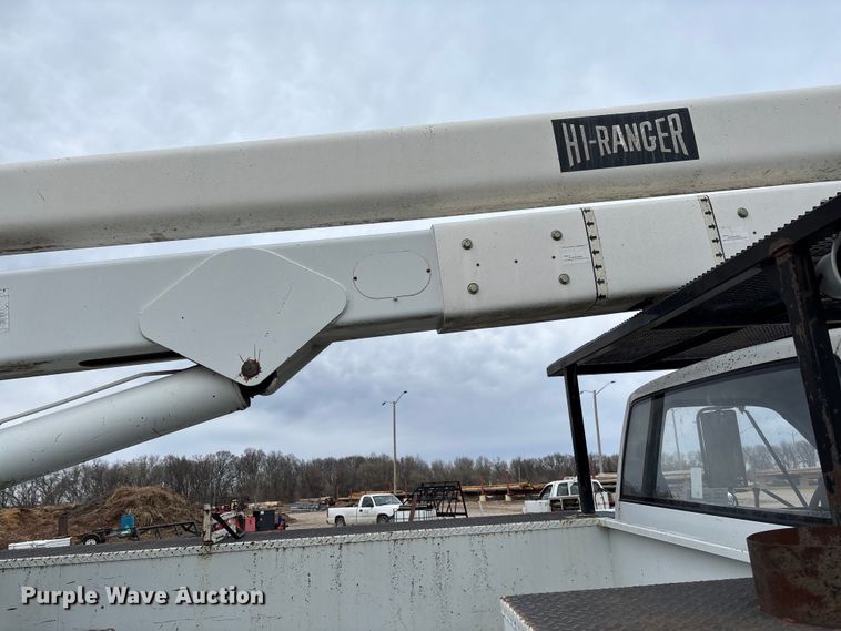 image for item FG0191 2002 Chevrolet C7 bucket truck