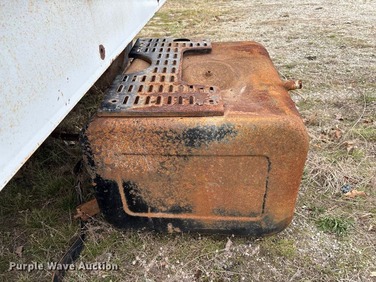 image for item FG0191 2002 Chevrolet C7 bucket truck