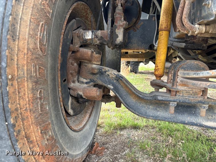 image for item FG0191 2002 Chevrolet C7 bucket truck