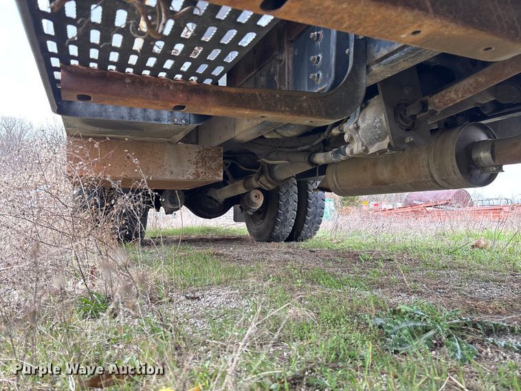 image for item FG0191 2002 Chevrolet C7 bucket truck