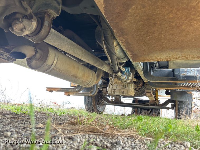 image for item FG0191 2002 Chevrolet C7 bucket truck