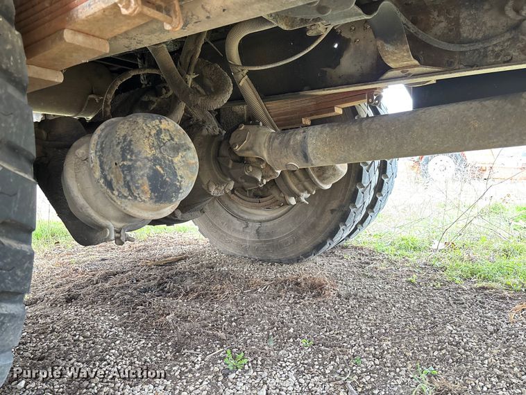 image for item FG0191 2002 Chevrolet C7 bucket truck