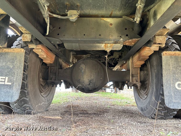 image for item FG0191 2002 Chevrolet C7 bucket truck